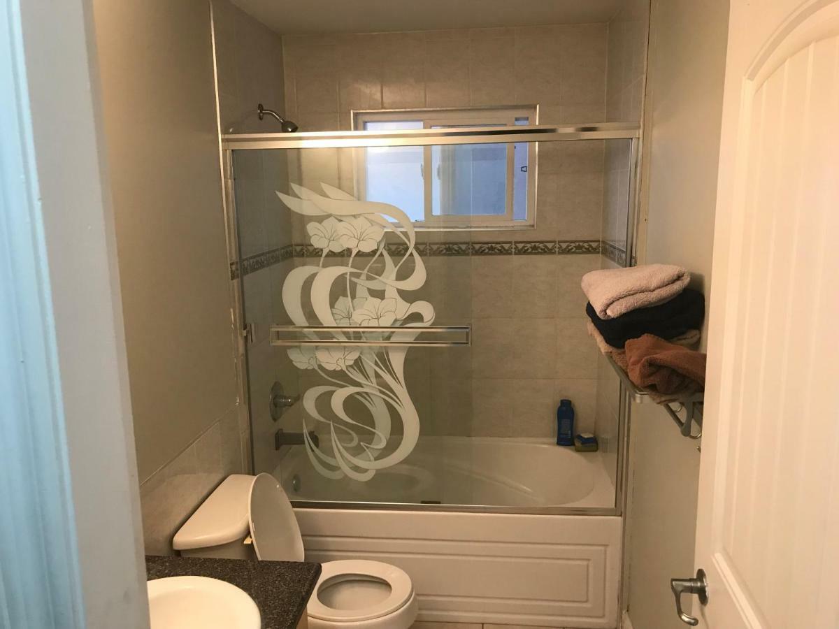 Great Place To Stay Ванкувър Екстериор снимка